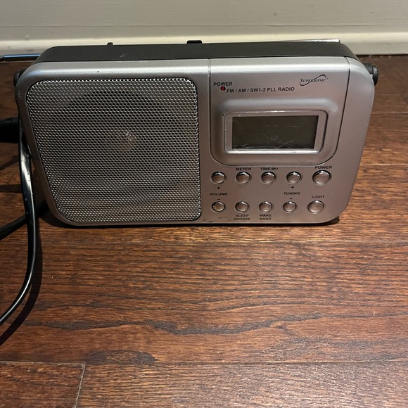 Silver Portable FM/AM Radio - Picture 11 of 11